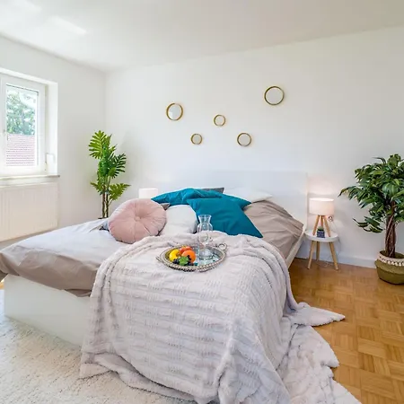 Apartment Eg Links Helle 70m 2-zimmer Naehe Salzburg By Interhome *