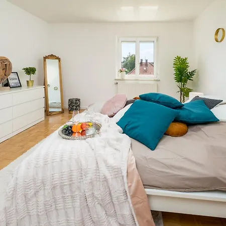 Eg Links Helle 70m 2-zimmer Naehe Salzburg By Interhome *
